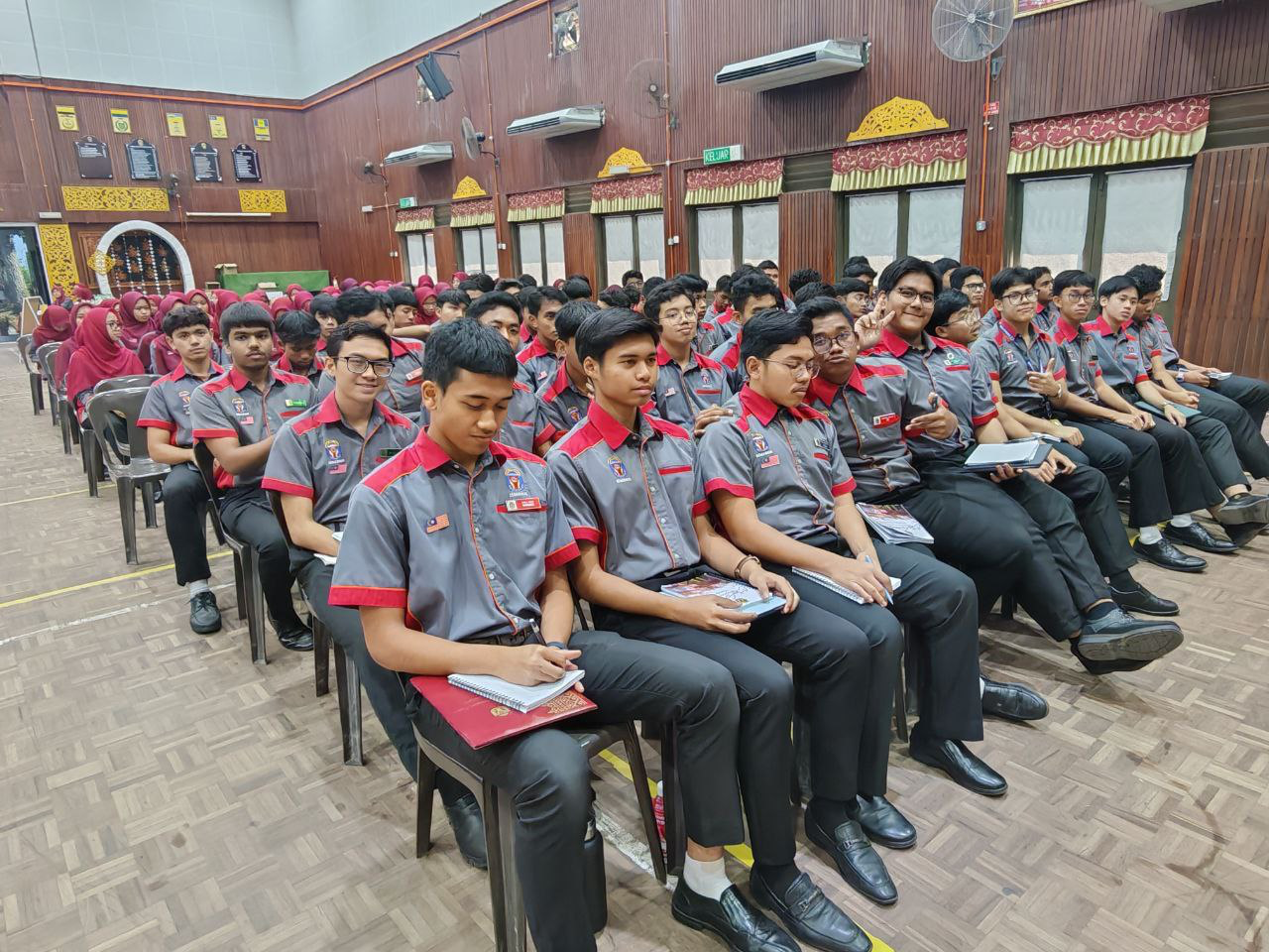 Dokumentasi Majlis Dialog Akademik Tingkatan 5 2026